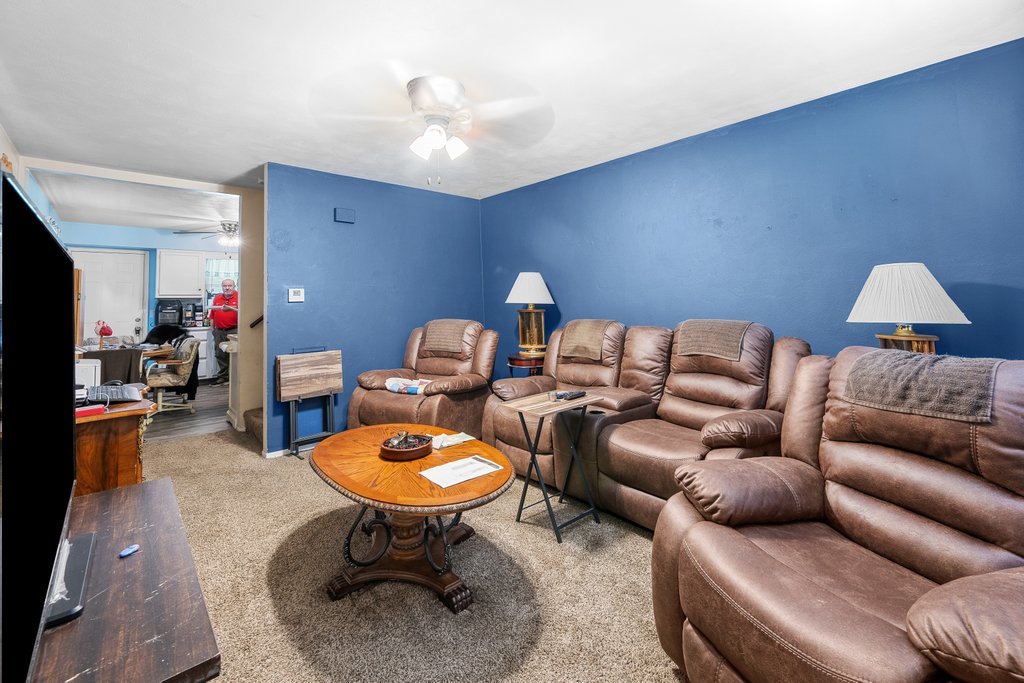 3020 N Michigan Avenue Property Photo 6