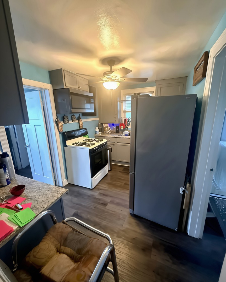 8041 S Woodlawn Avenue Property Photo 10