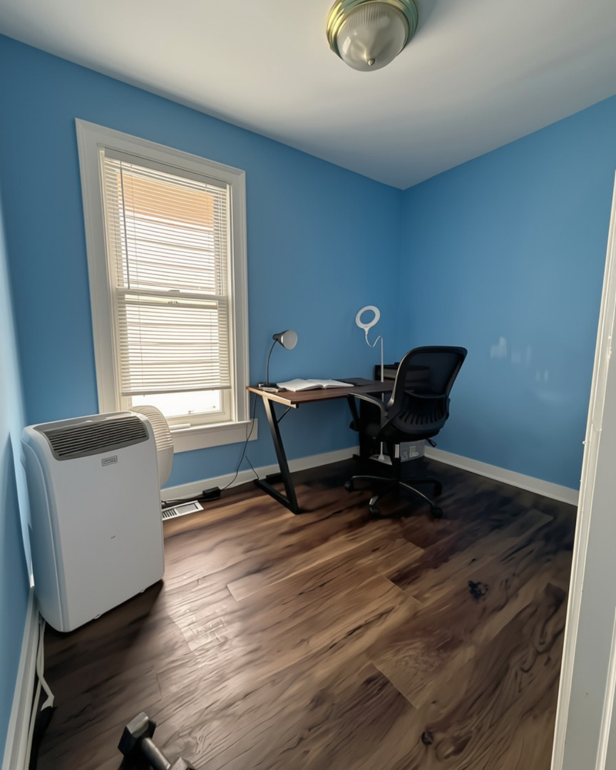 8041 S Woodlawn Avenue Property Photo 11