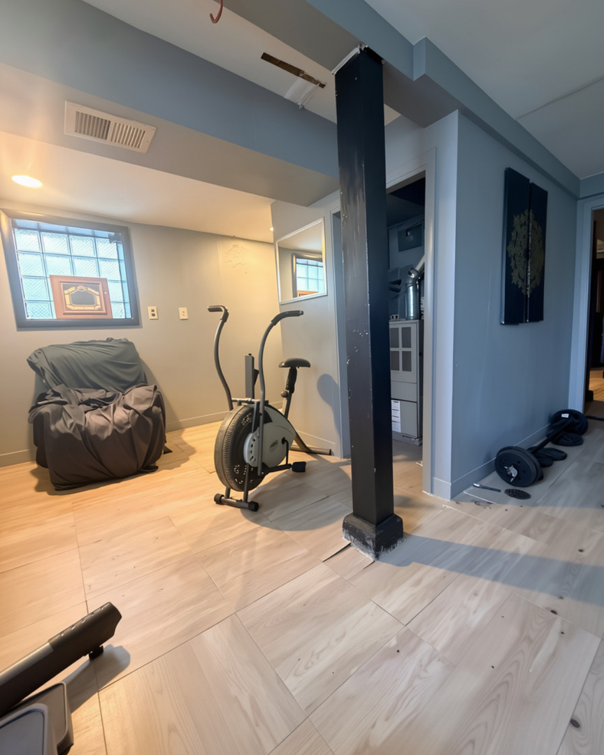 8041 S Woodlawn Avenue Property Photo 12