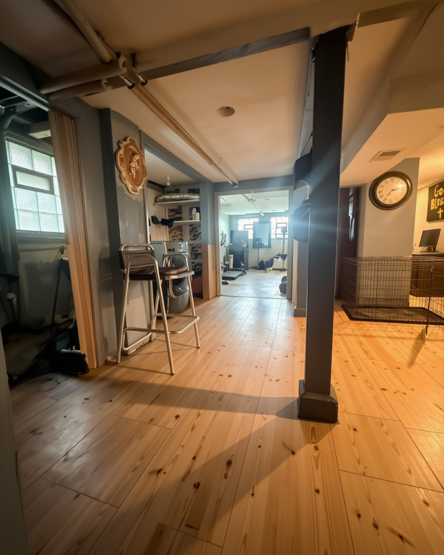 8041 S Woodlawn Avenue Property Photo 15
