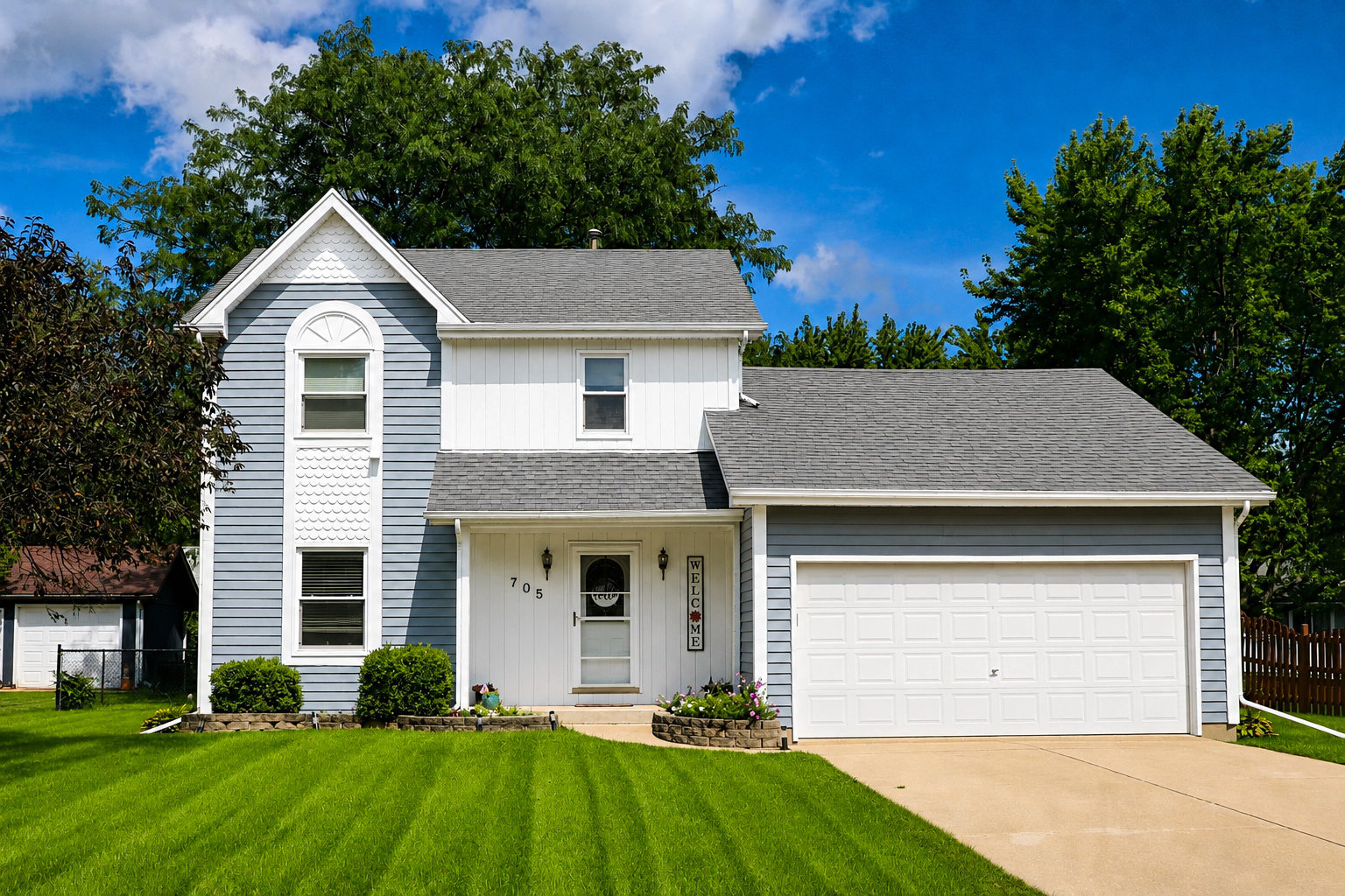 705 E Edgelawn Drive Property Photo 1