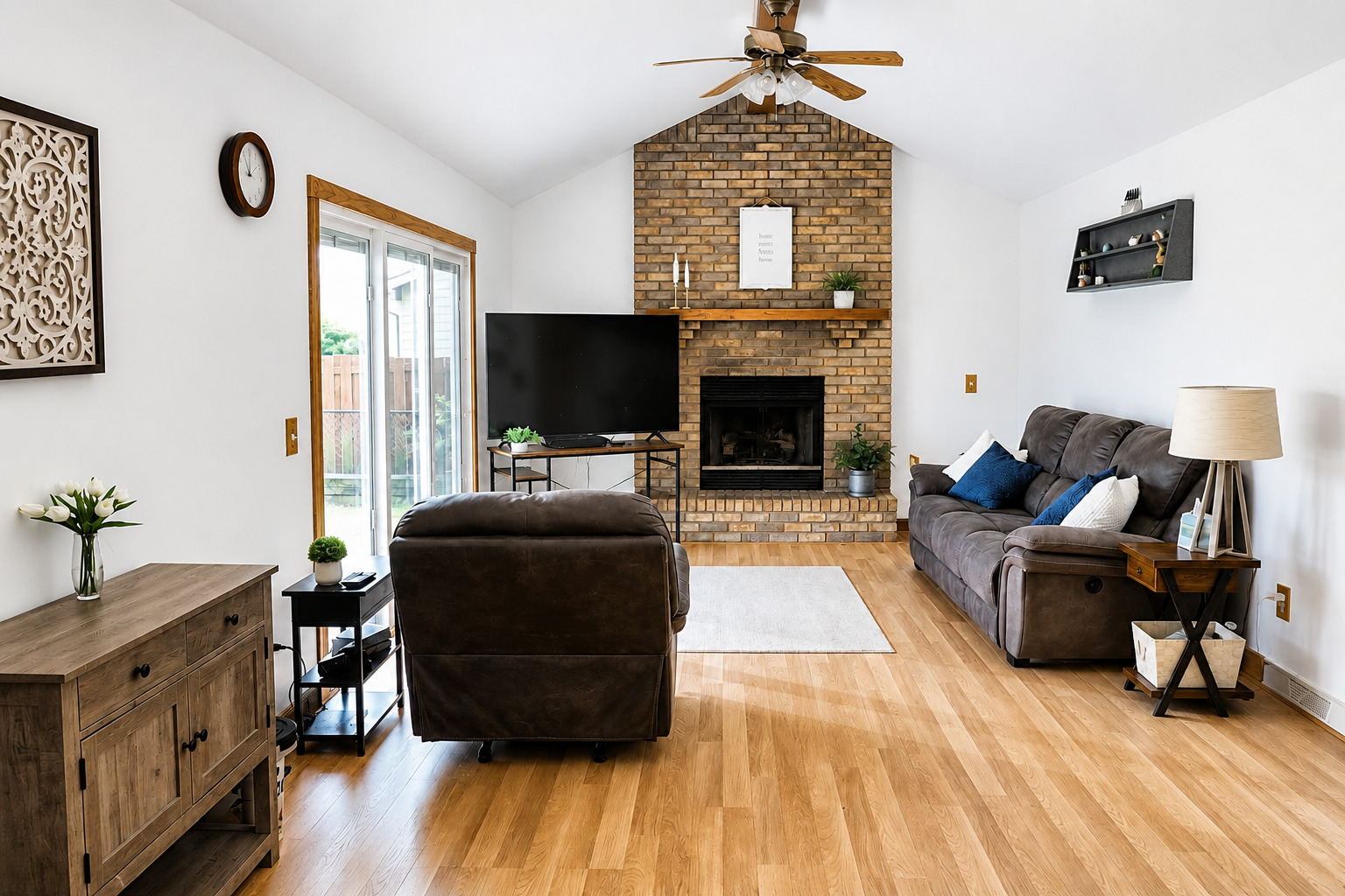 705 E Edgelawn Drive Property Photo 4