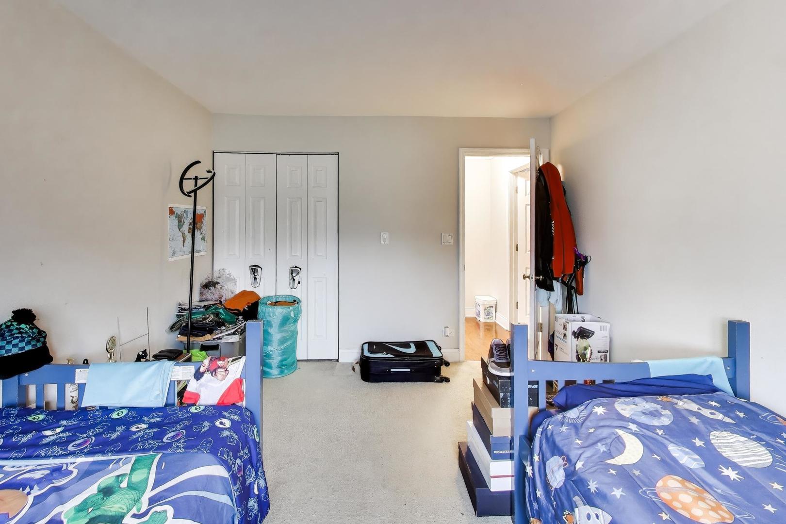 6400 N Ridge Boulevard 402 Property Photo 14