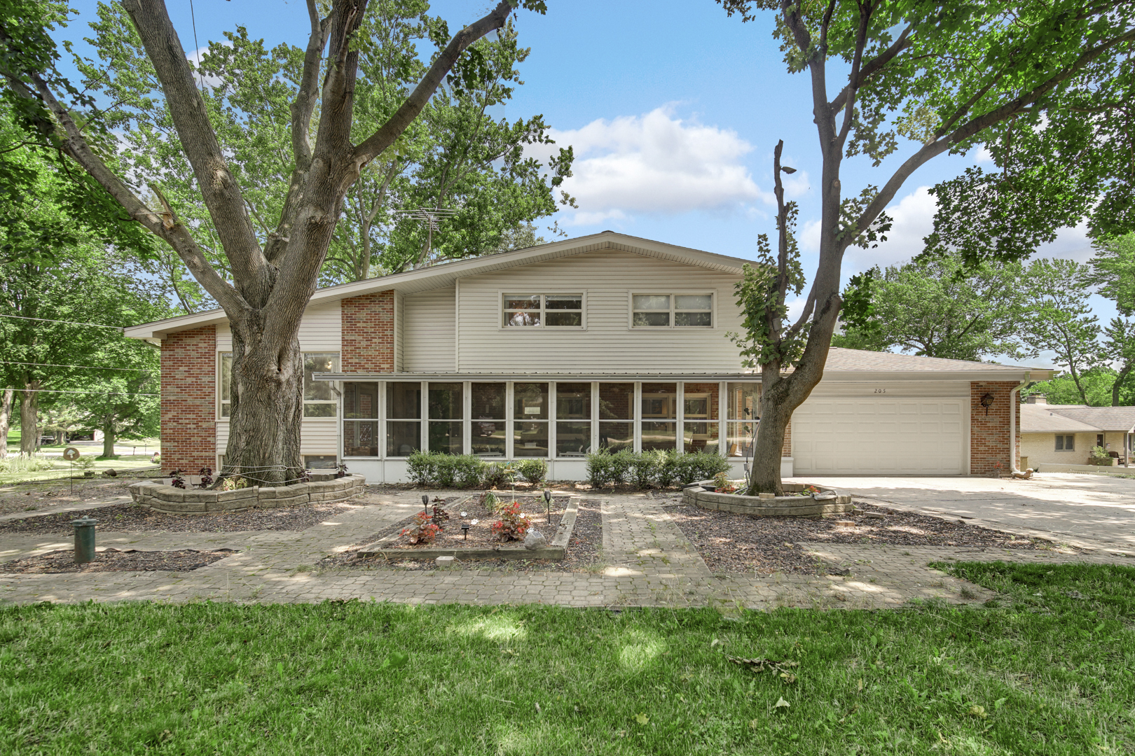 205 Sharon Drive Property Photo 1