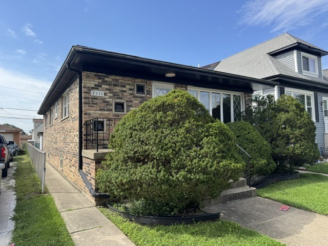 7111 40th Place Property Photo 2