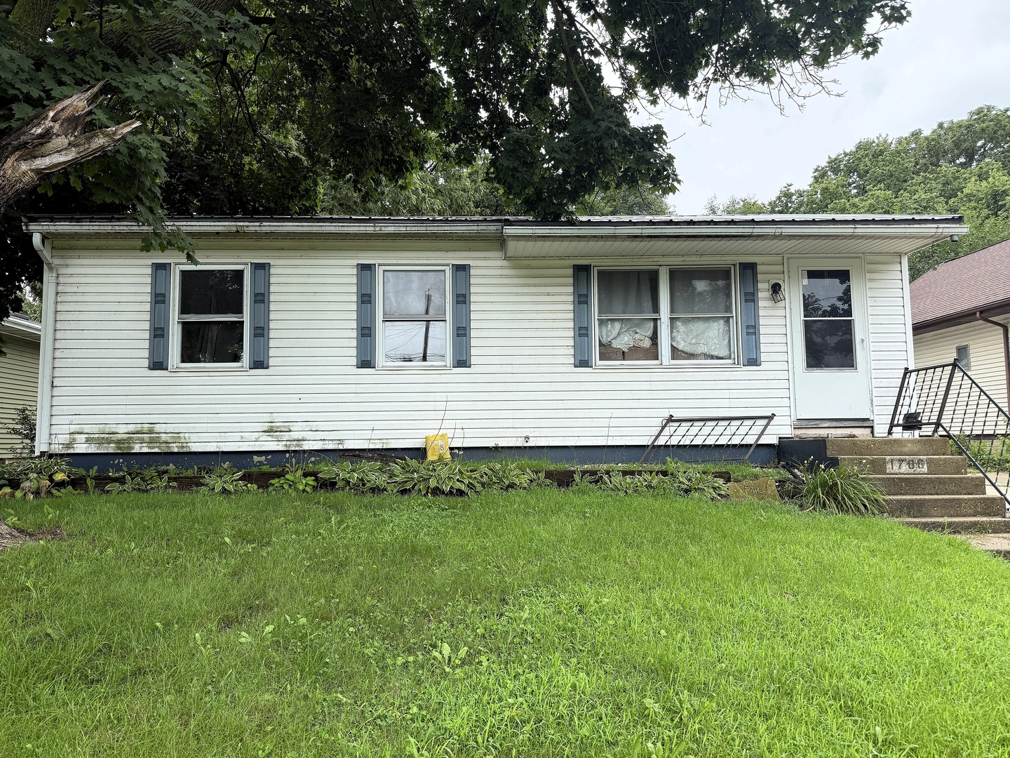 1706 W 1st Street Property Photo 1