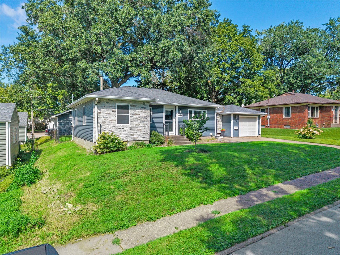 2420 Madison Street Property Photo 3
