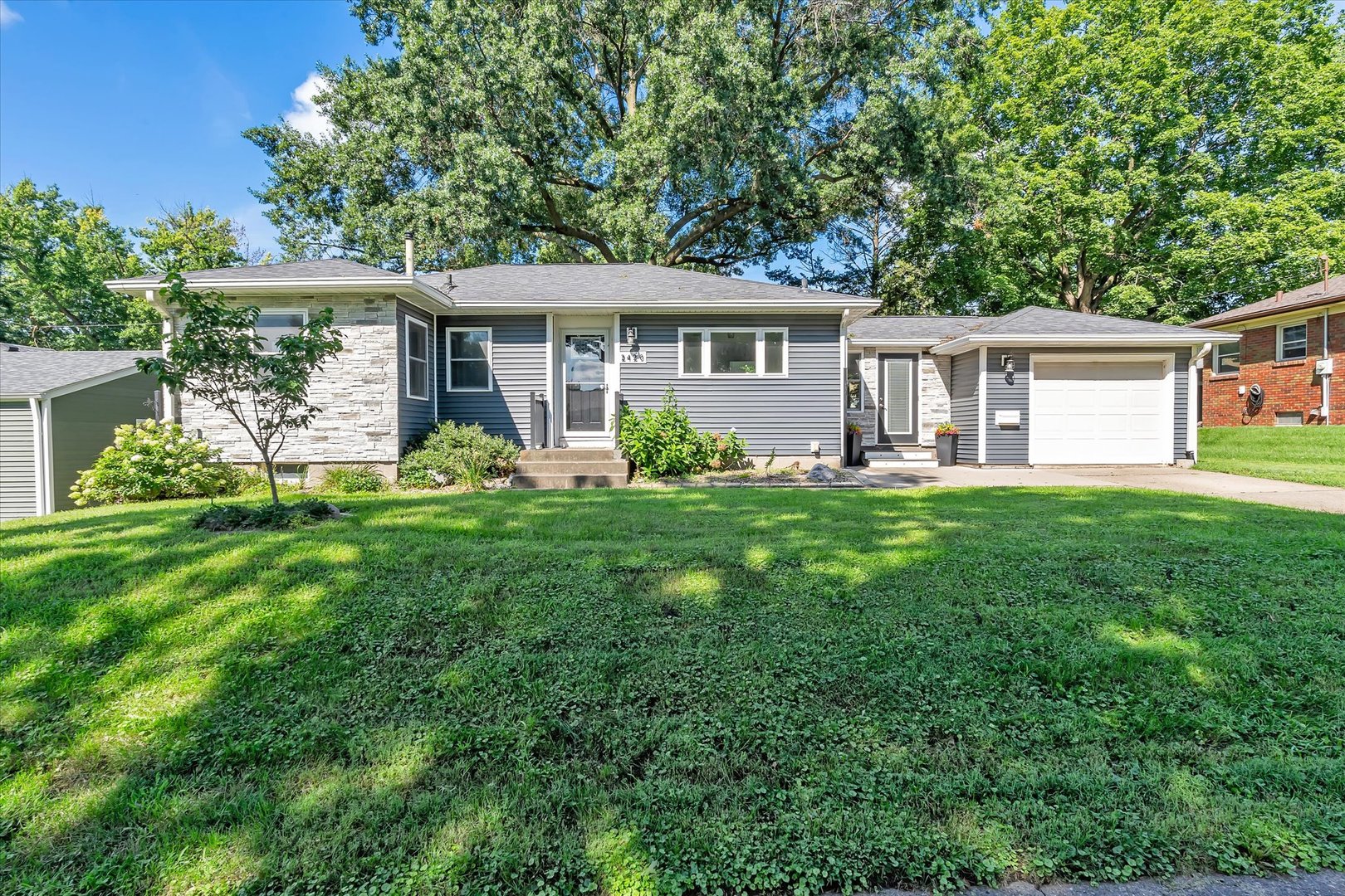 2420 Madison Street Property Photo 7