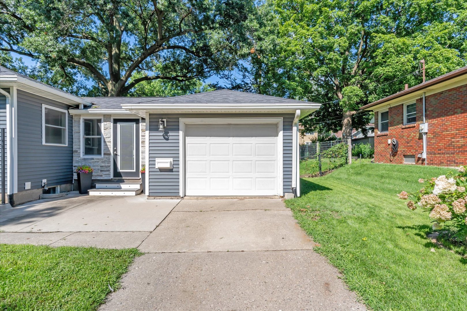 2420 Madison Street Property Photo 8