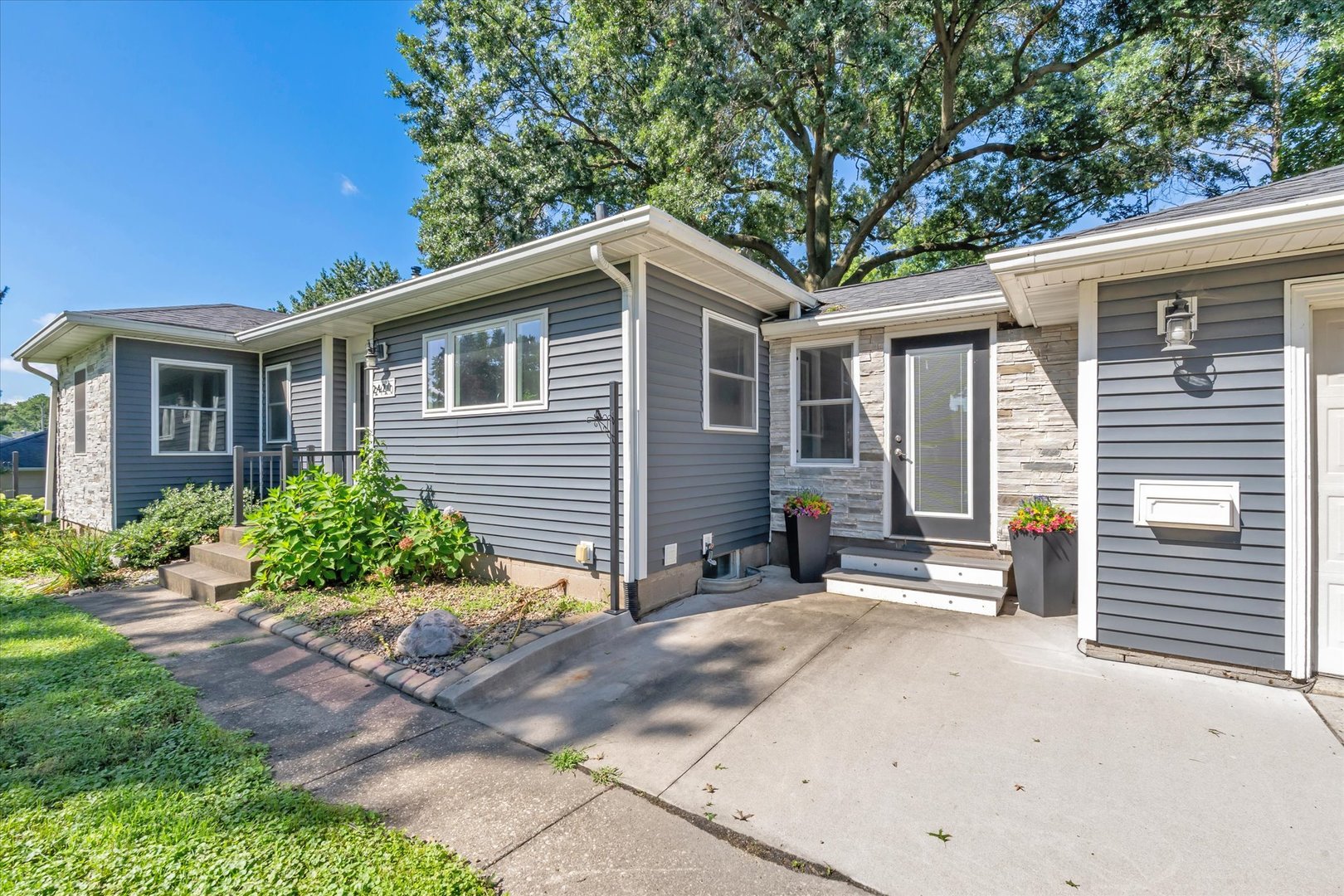 2420 Madison Street Property Photo 10