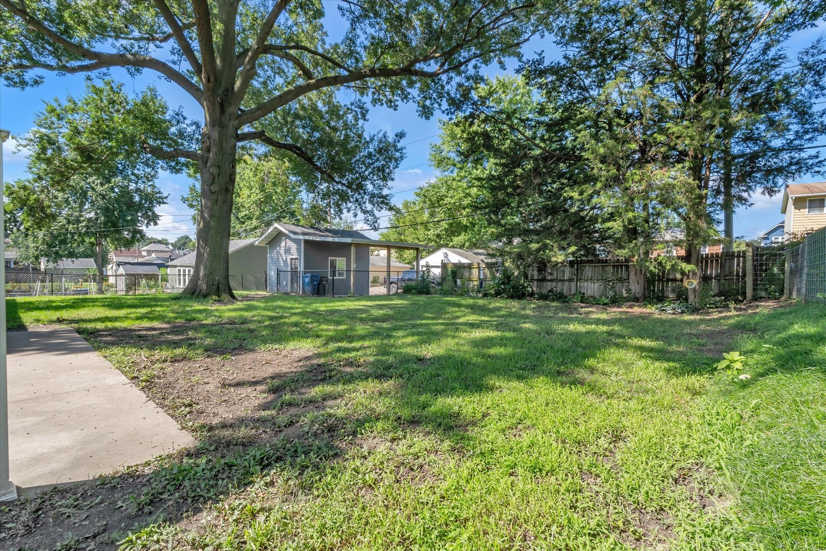 2420 Madison Street Property Photo 14