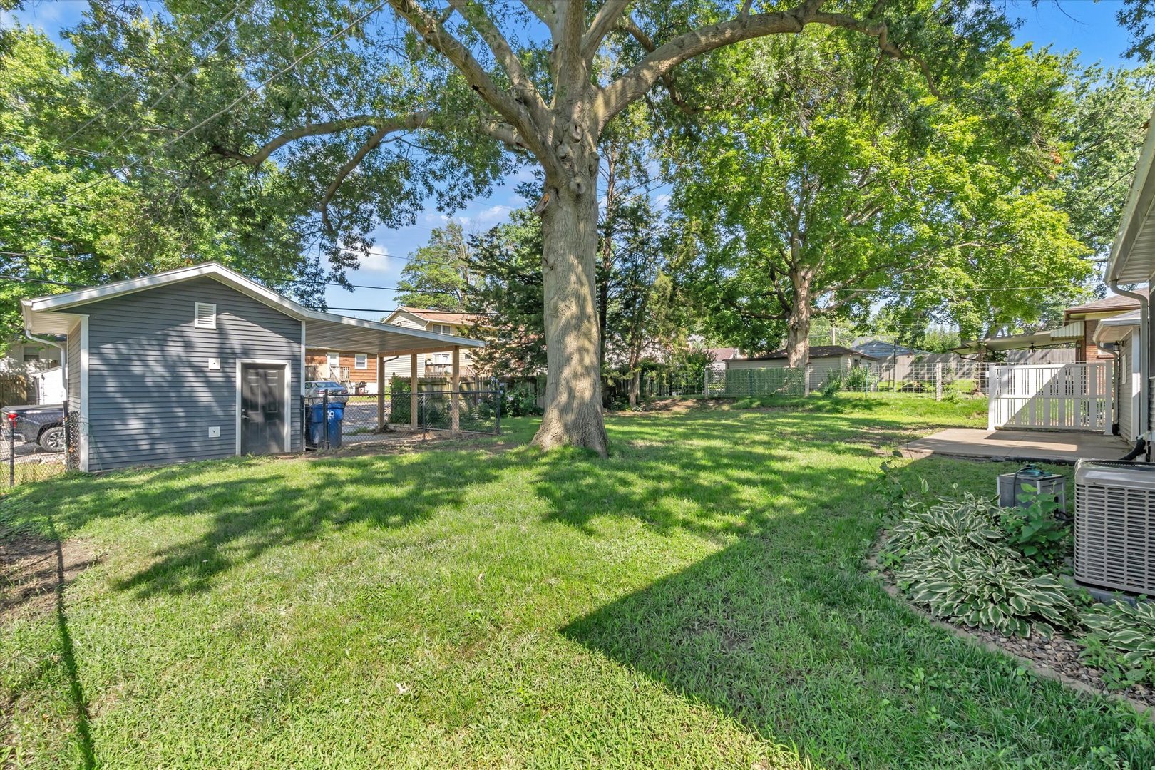 2420 Madison Street Property Photo 18