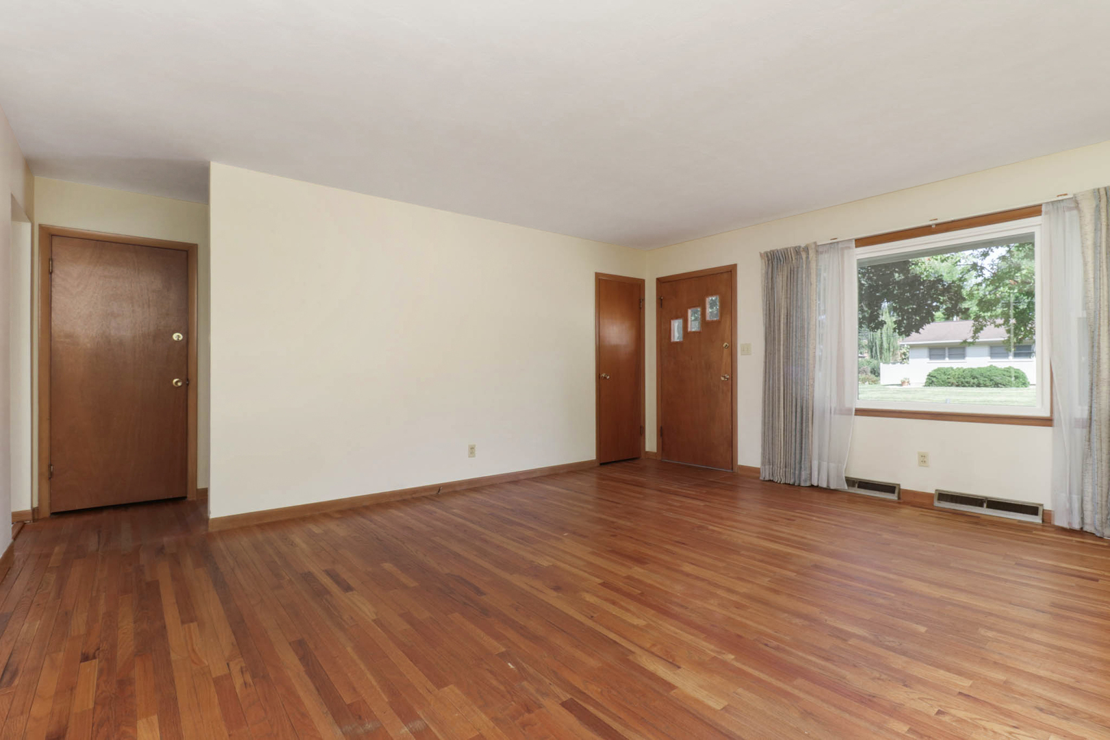 807 Sheridan Road Property Photo 4