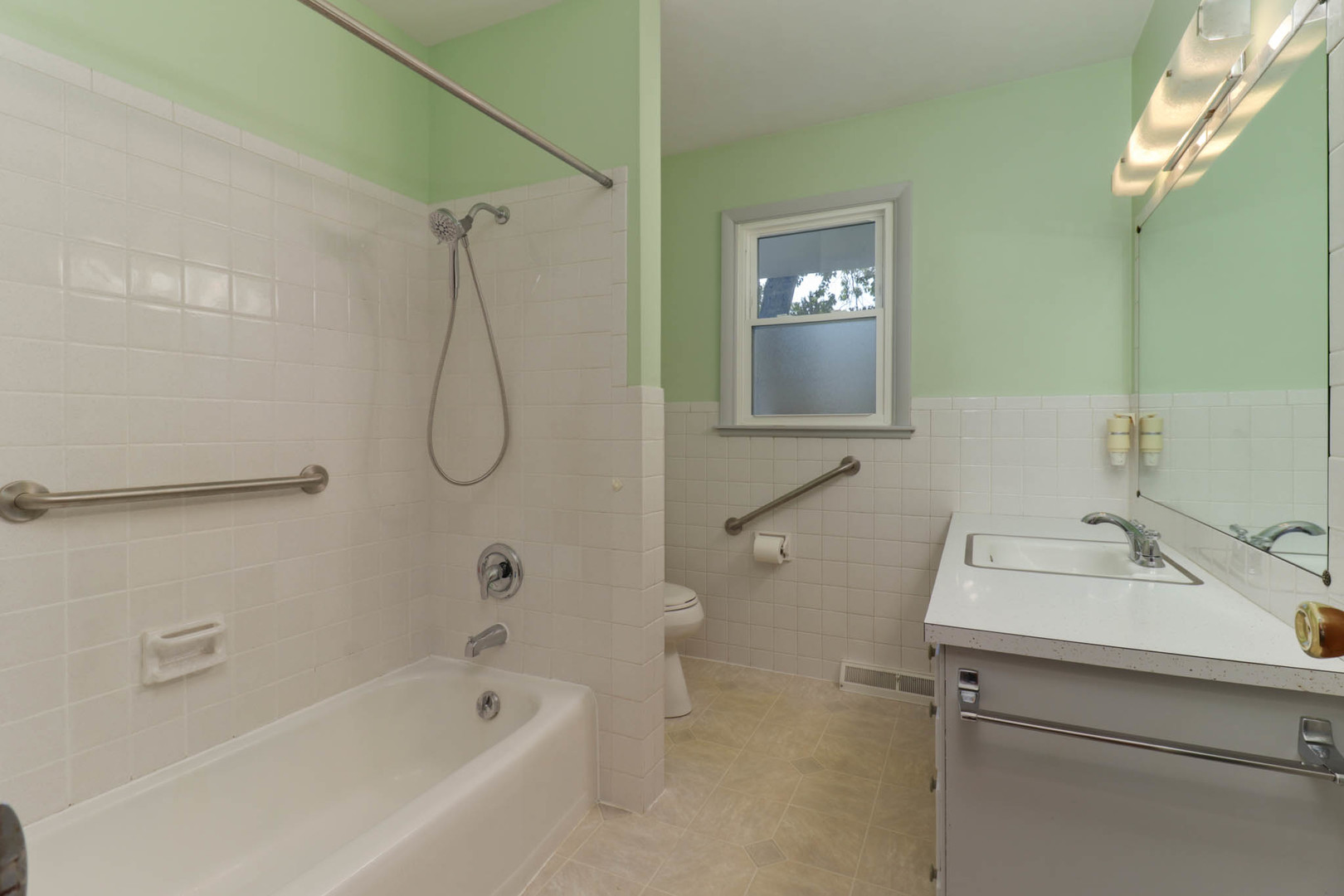 807 Sheridan Road Property Photo 16