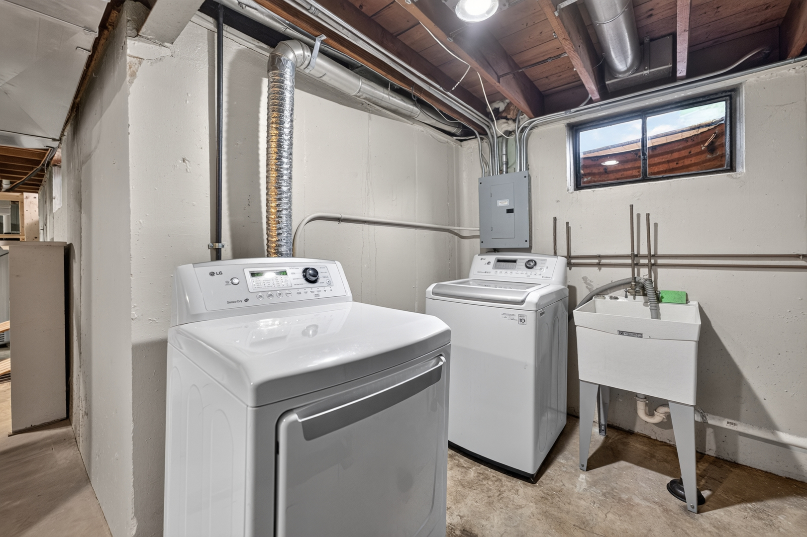 392 Windsor Avenue Property Photo 34