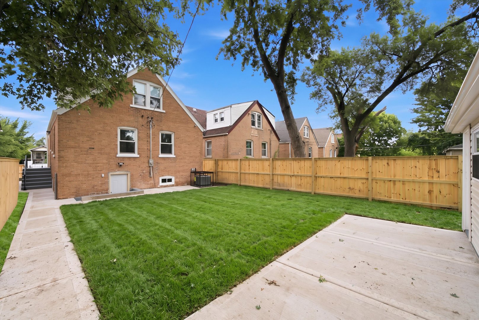 433 W 100th Street Property Photo 34