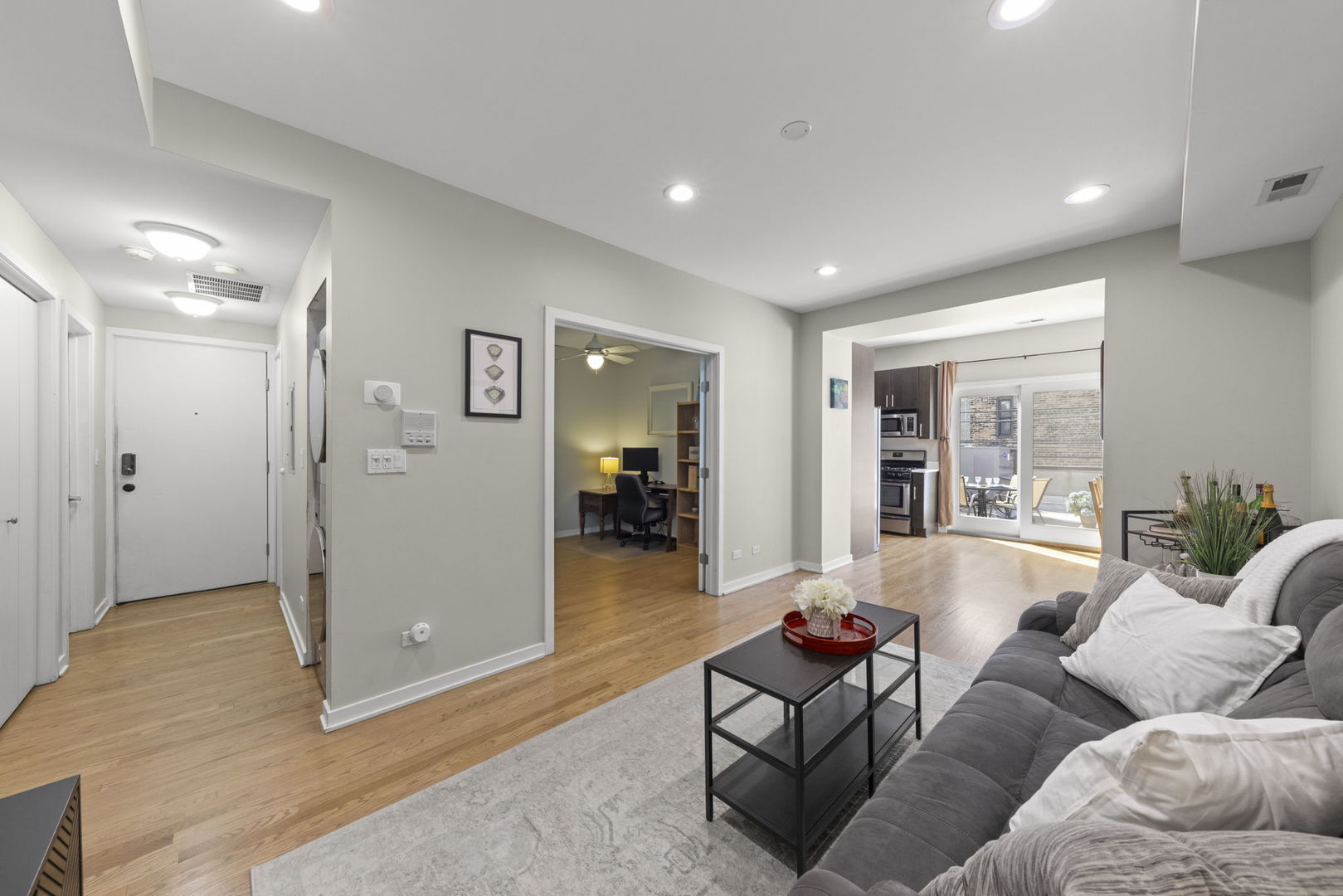 1737 W Division Street 203 Property Photo 2