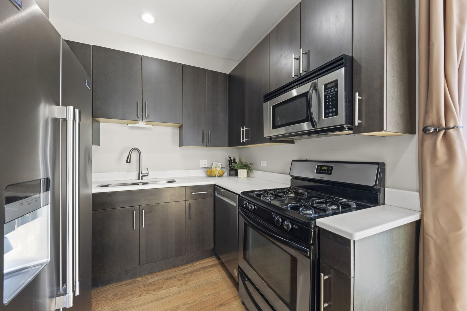 1737 W Division Street 203 Property Photo 6