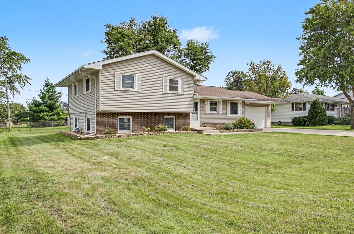 10 Imperial Drive Property Photo 2