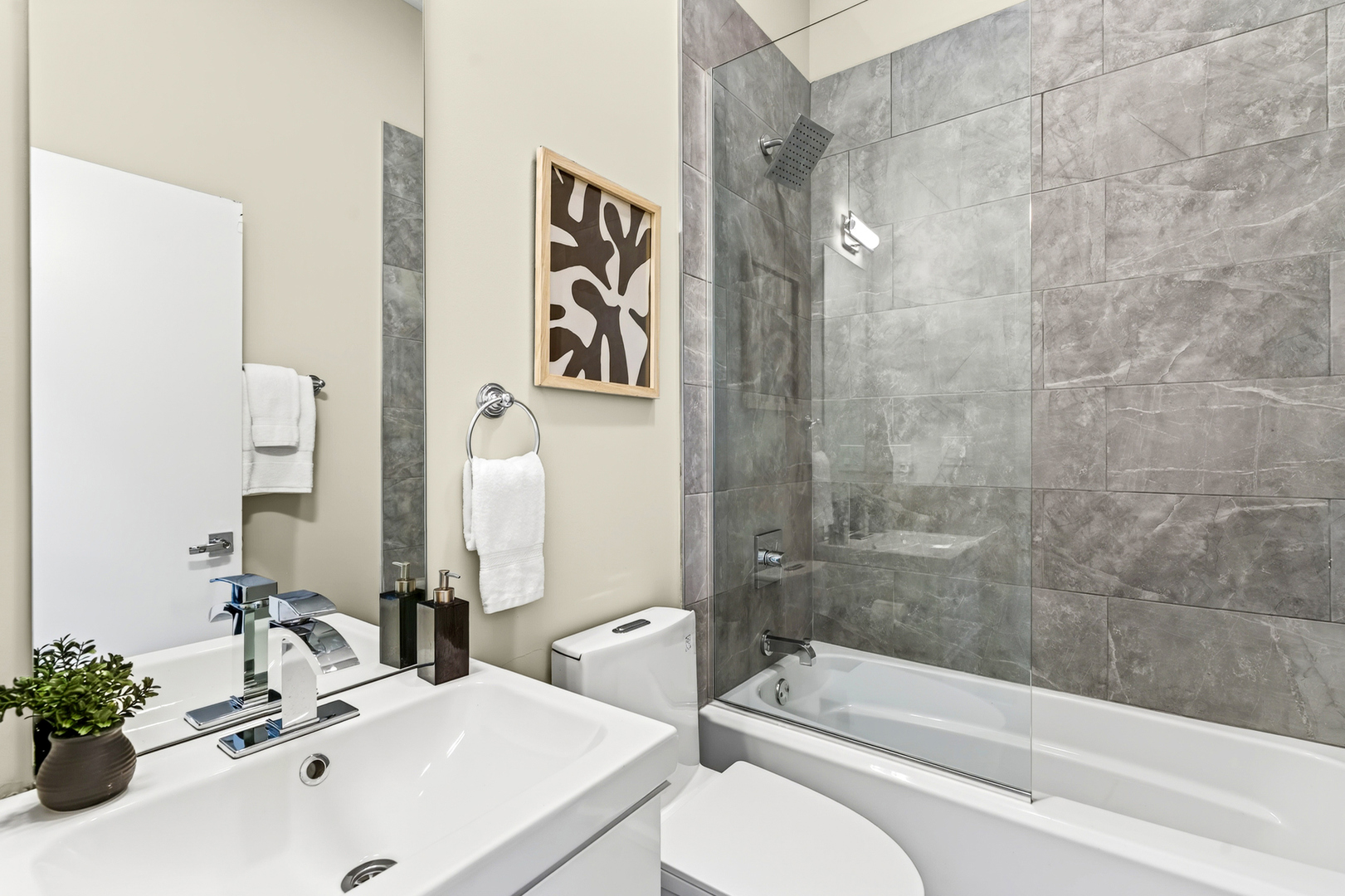 2534 W Haddon Avenue Property Photo 28