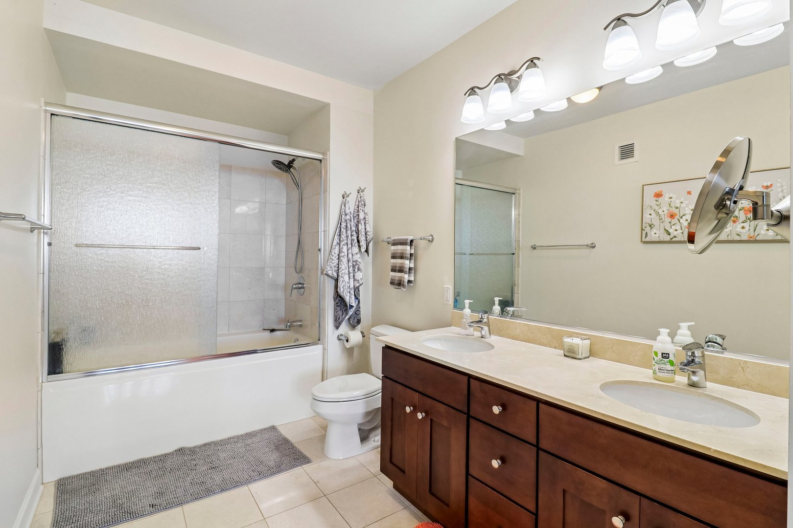 225 N Columbus Drive 6103 Property Photo 22