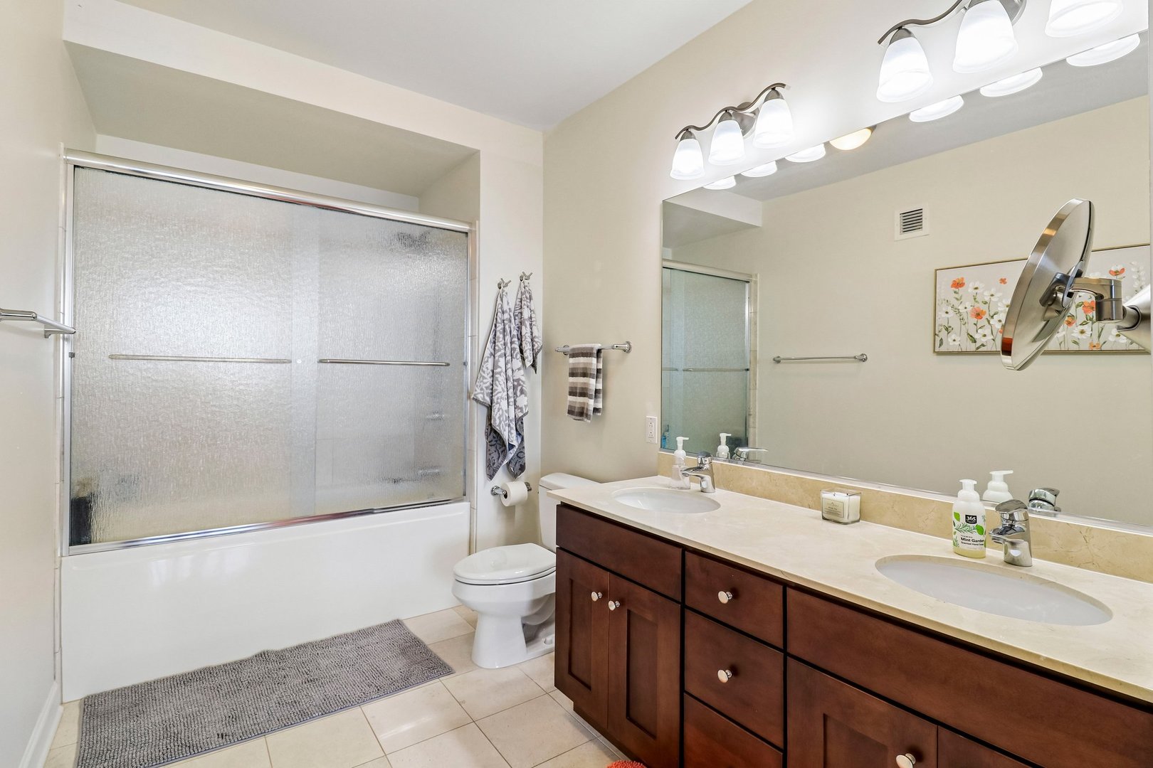225 N Columbus Drive 6103 Property Photo 23