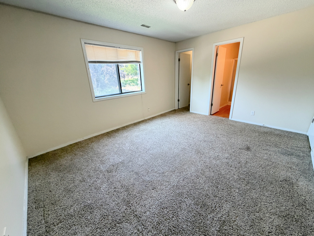 1360 Brook Street E Property Photo 4