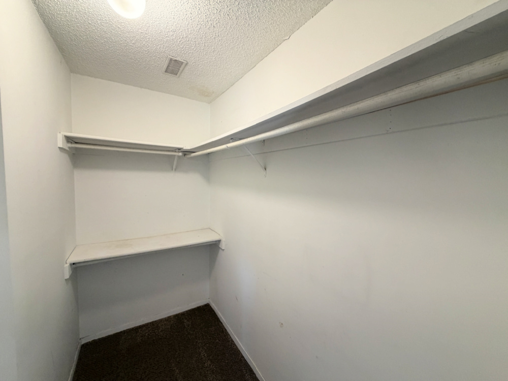 1360 Brook Street E Property Photo 5