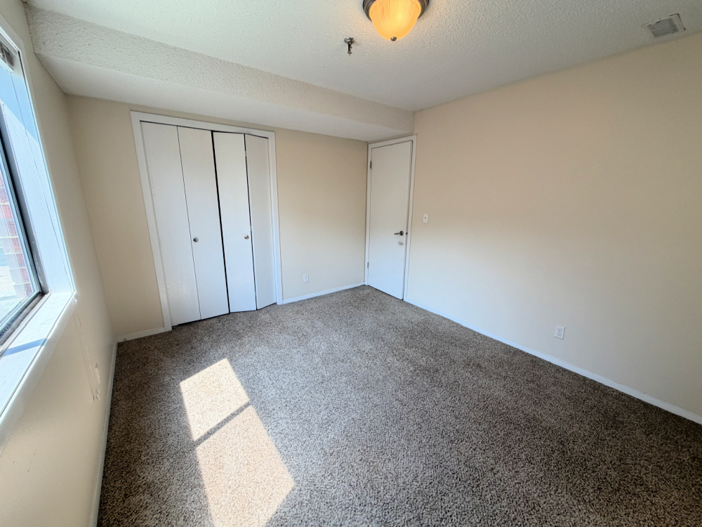 1360 Brook Street E Property Photo 7