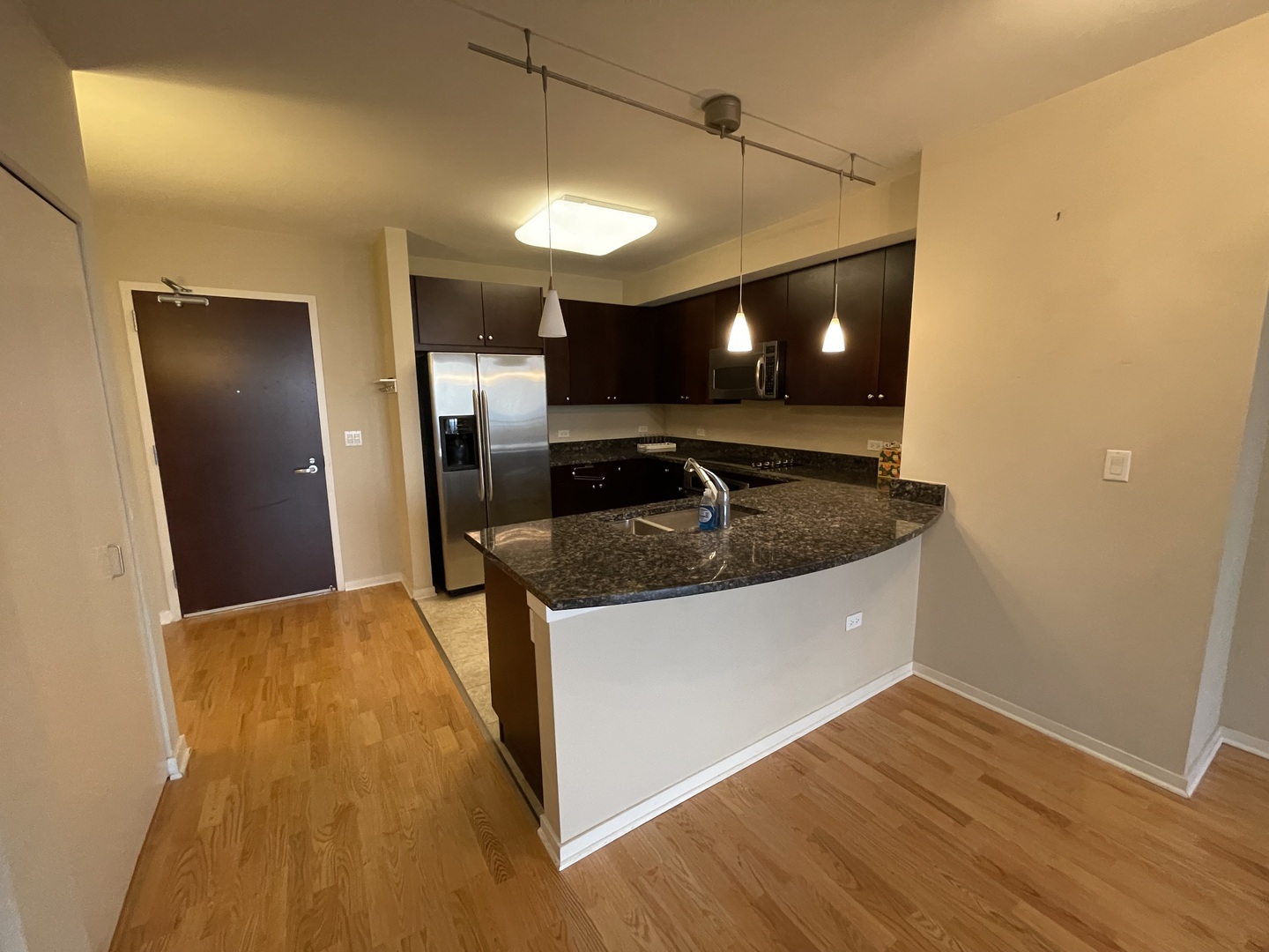 807 Davis Street 1410 Property Photo 4