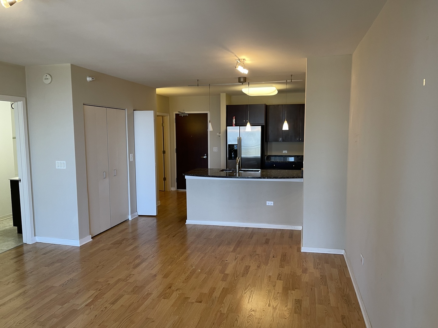 807 Davis Street 1410 Property Photo 6