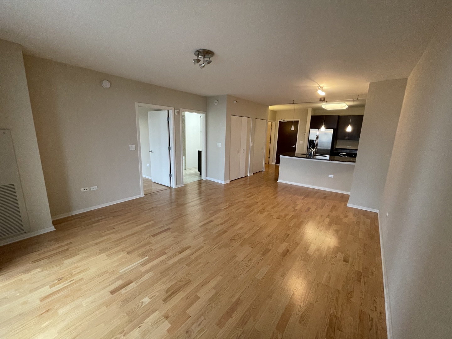 807 Davis Street 1410 Property Photo 7