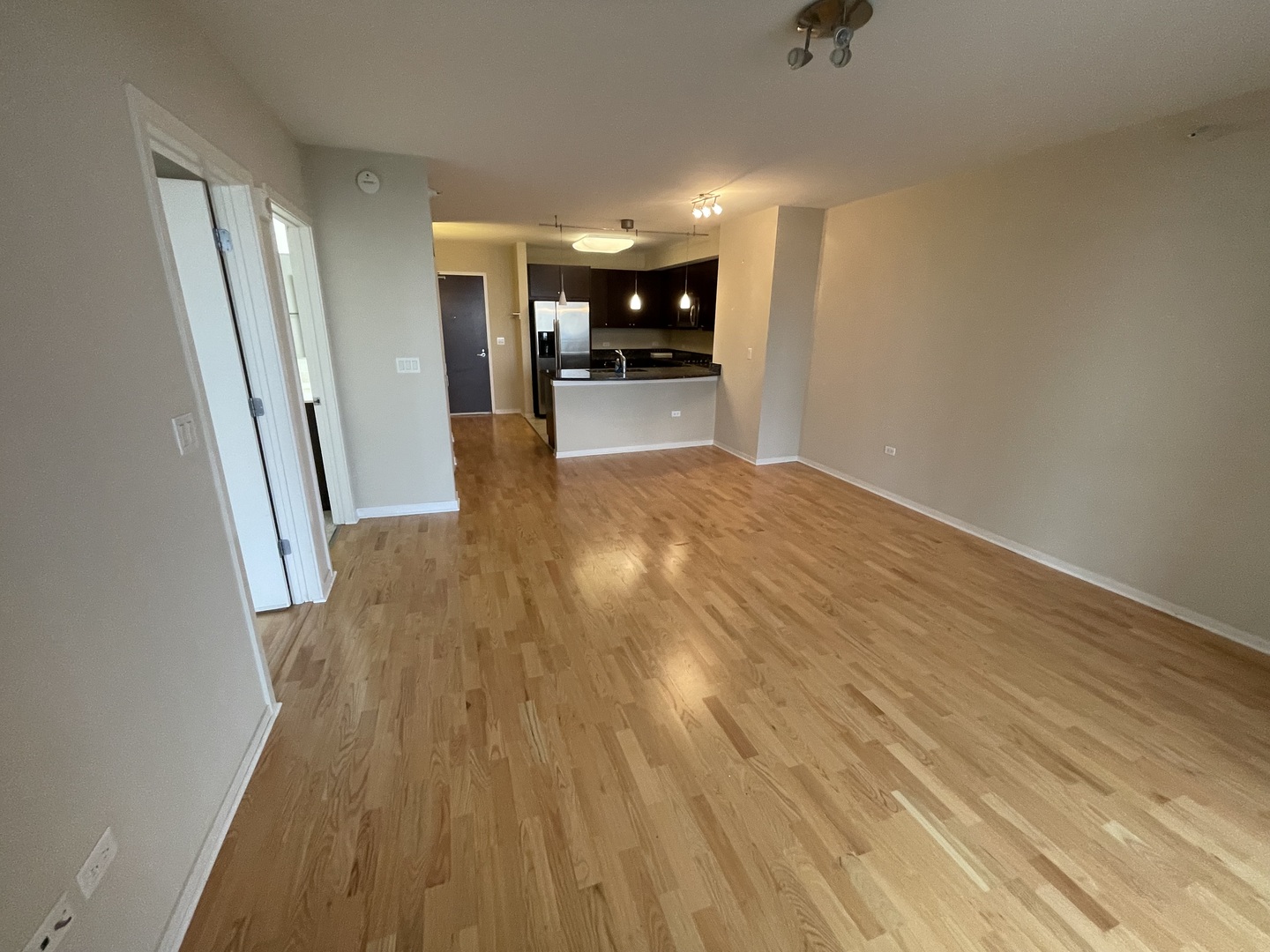 807 Davis Street 1410 Property Photo 8