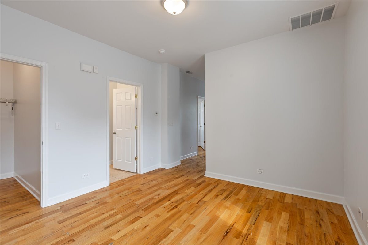 1234 W 49th Place 2r Property Photo 3