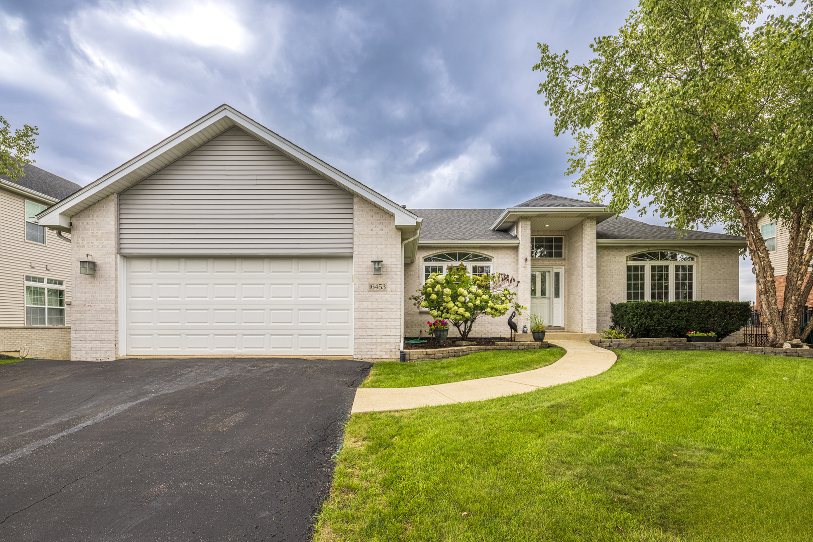 16453 Lakeside Drive Property Photo 1