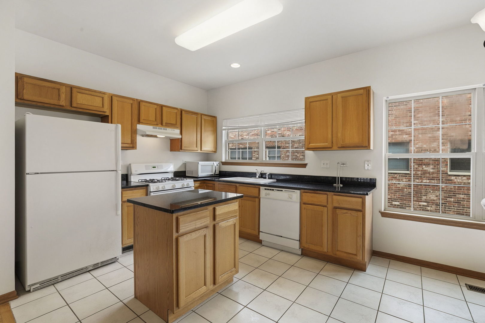 1114 Des Plaines Avenue Property Photo 8