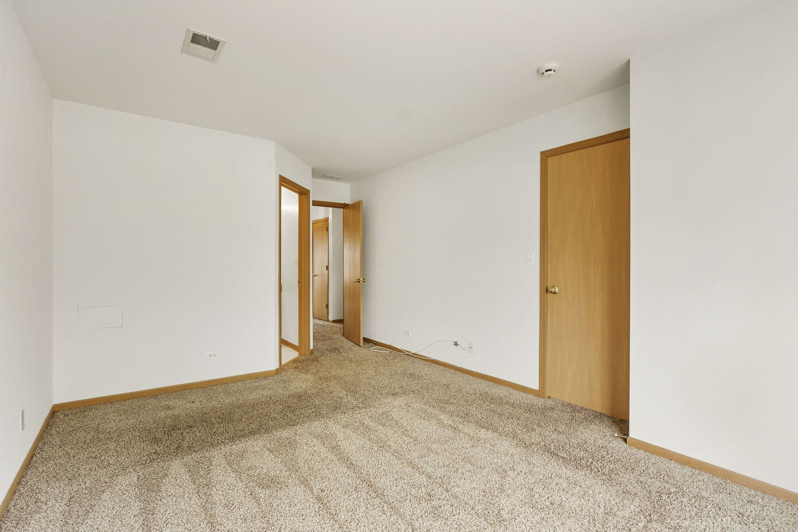 1114 Des Plaines Avenue Property Photo 13