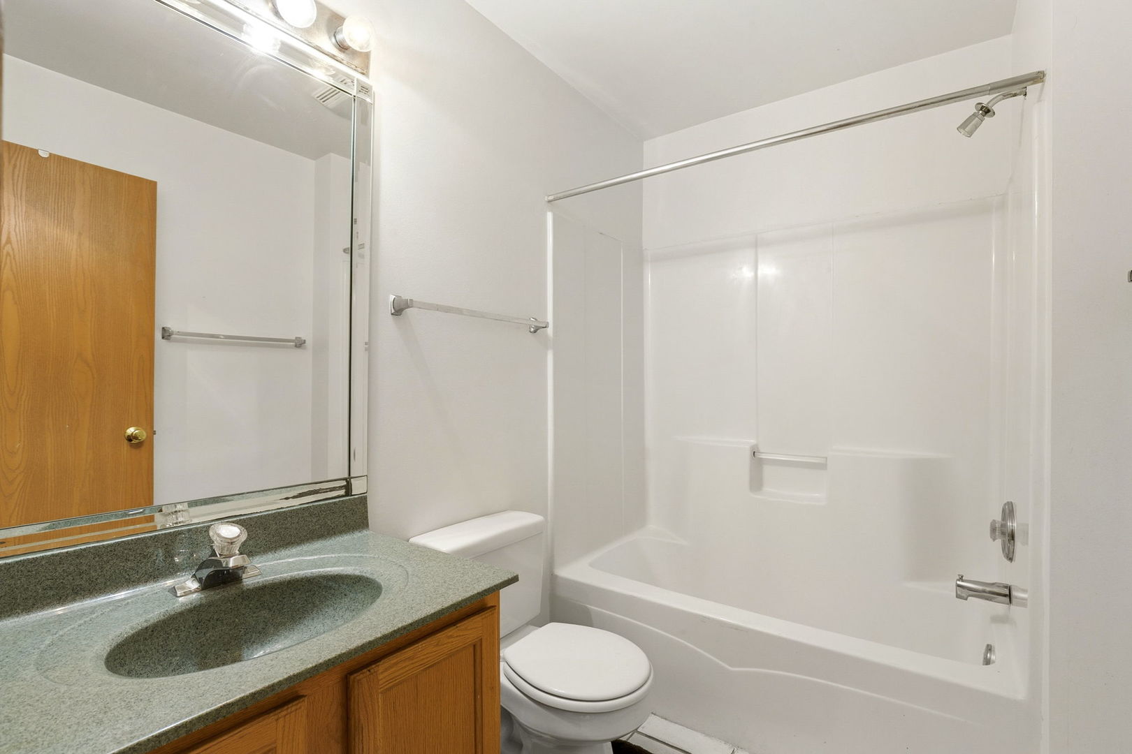 1114 Des Plaines Avenue Property Photo 20