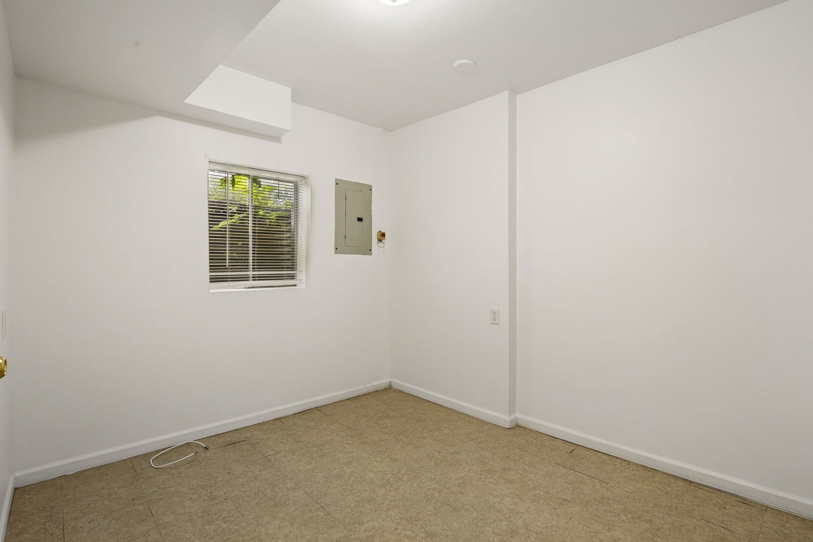 1114 Des Plaines Avenue Property Photo 21