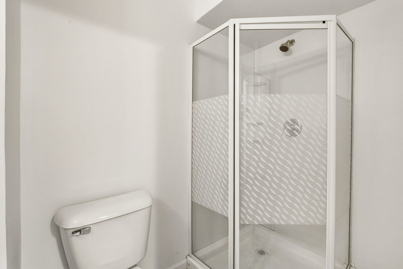 1114 Des Plaines Avenue Property Photo 23