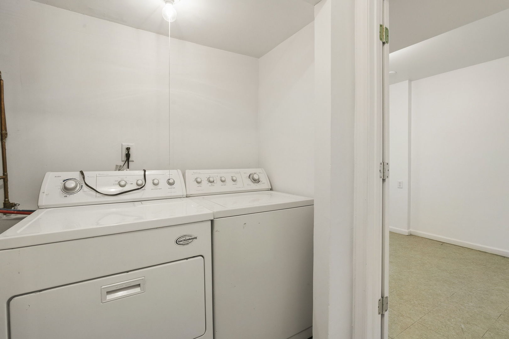 1114 Des Plaines Avenue Property Photo 24