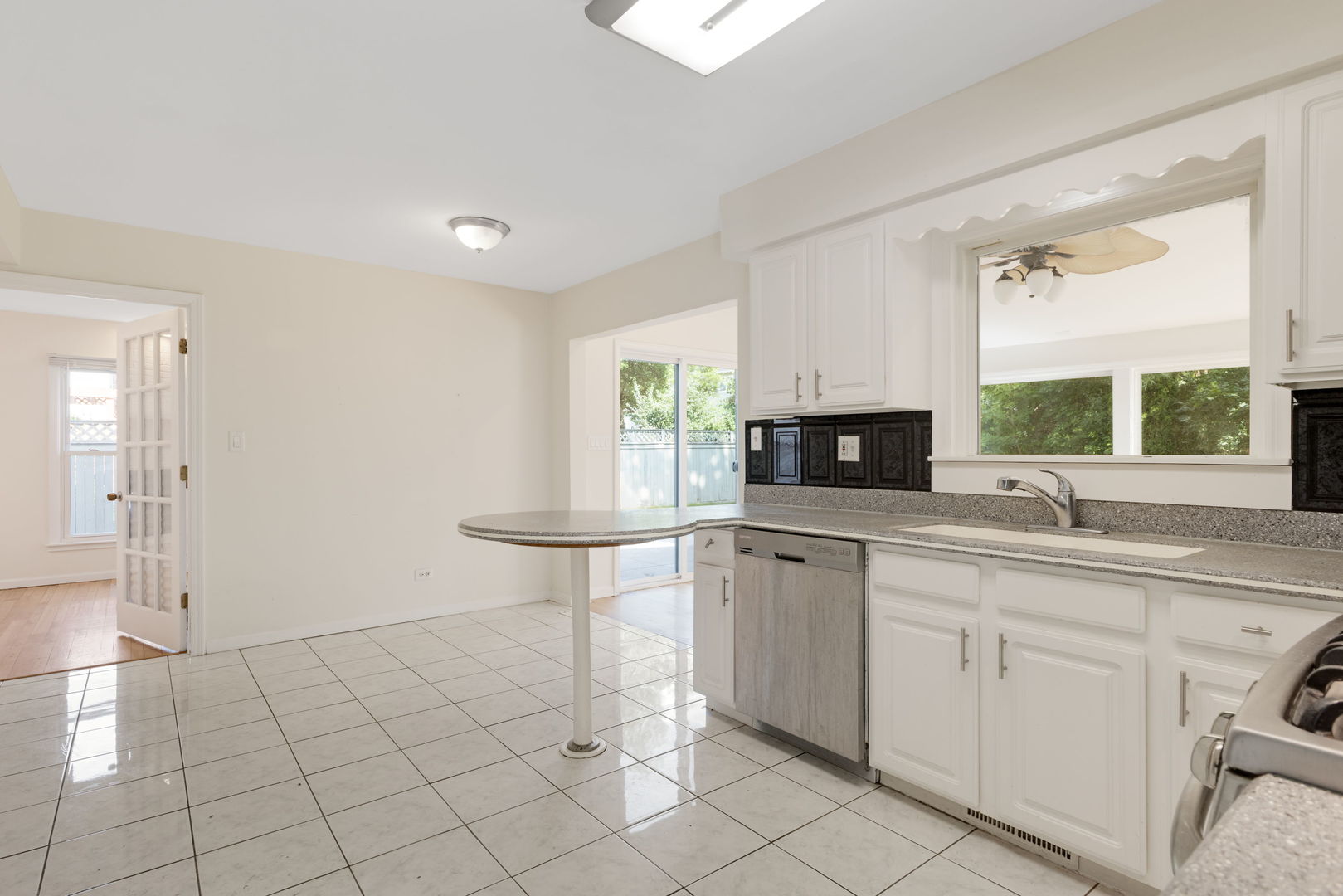 421 Collen Drive Property Photo 7