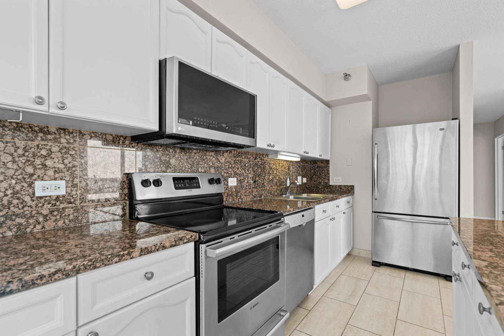 512 N Mcclurg Court 607 Property Photo 8