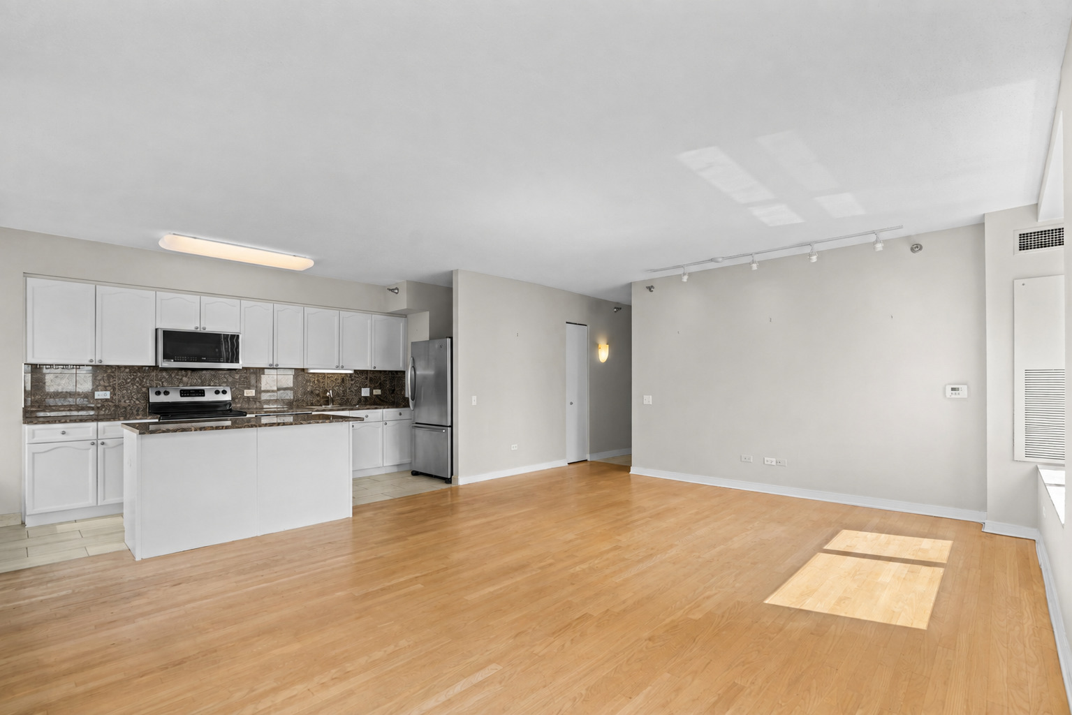 512 N Mcclurg Court 607 Property Photo 10