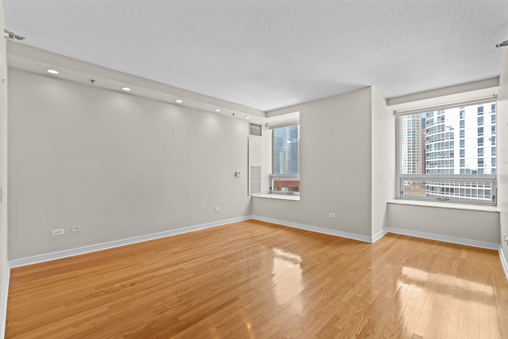 512 N Mcclurg Court 607 Property Photo 18