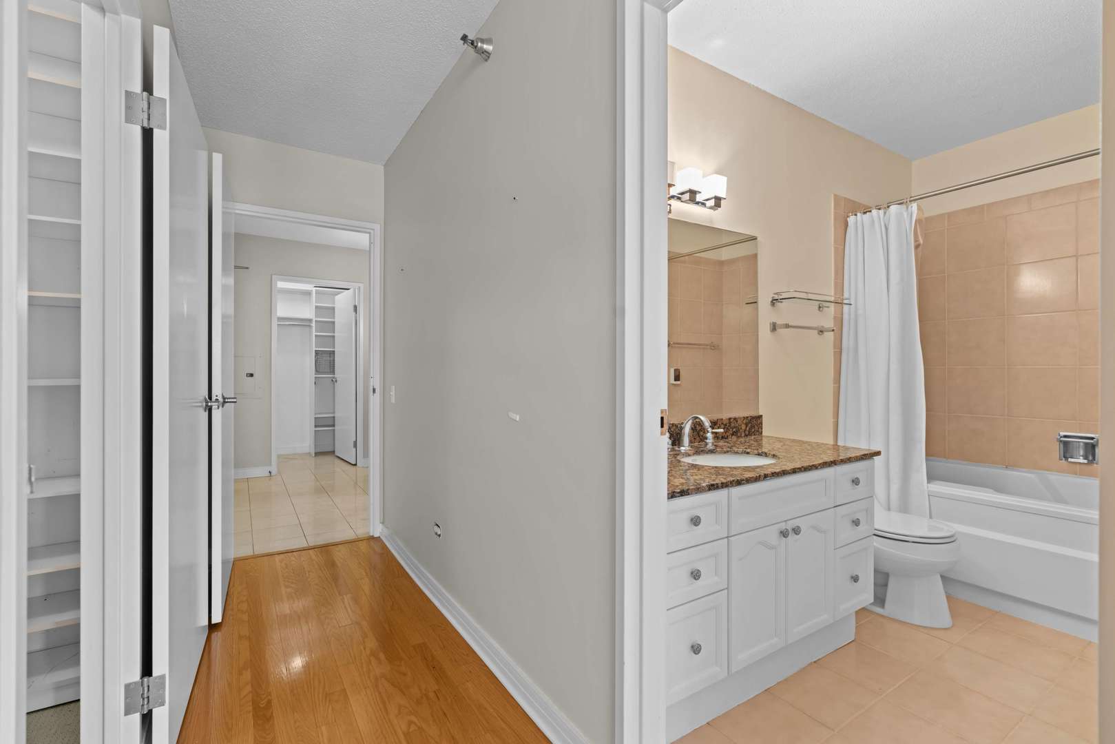 512 N Mcclurg Court 607 Property Photo 22