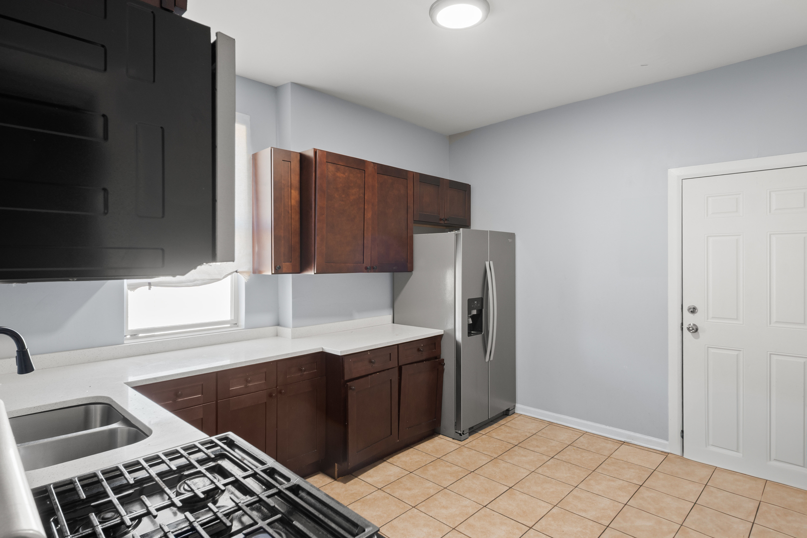 845 N Avers Avenue Property Photo 3
