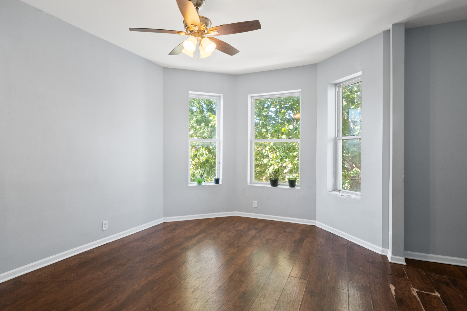 845 N Avers Avenue Property Photo 7