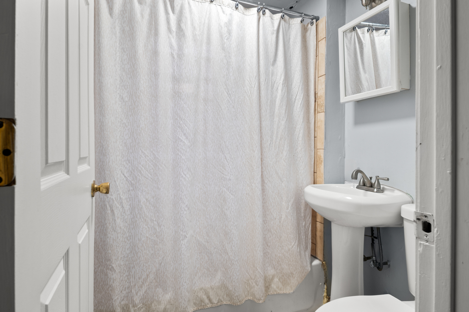 845 N Avers Avenue Property Photo 8